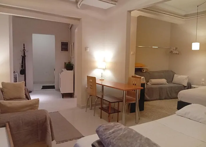 Filopappou Decent Apartment