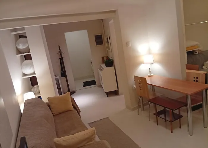 Filopappou Decent Apartment