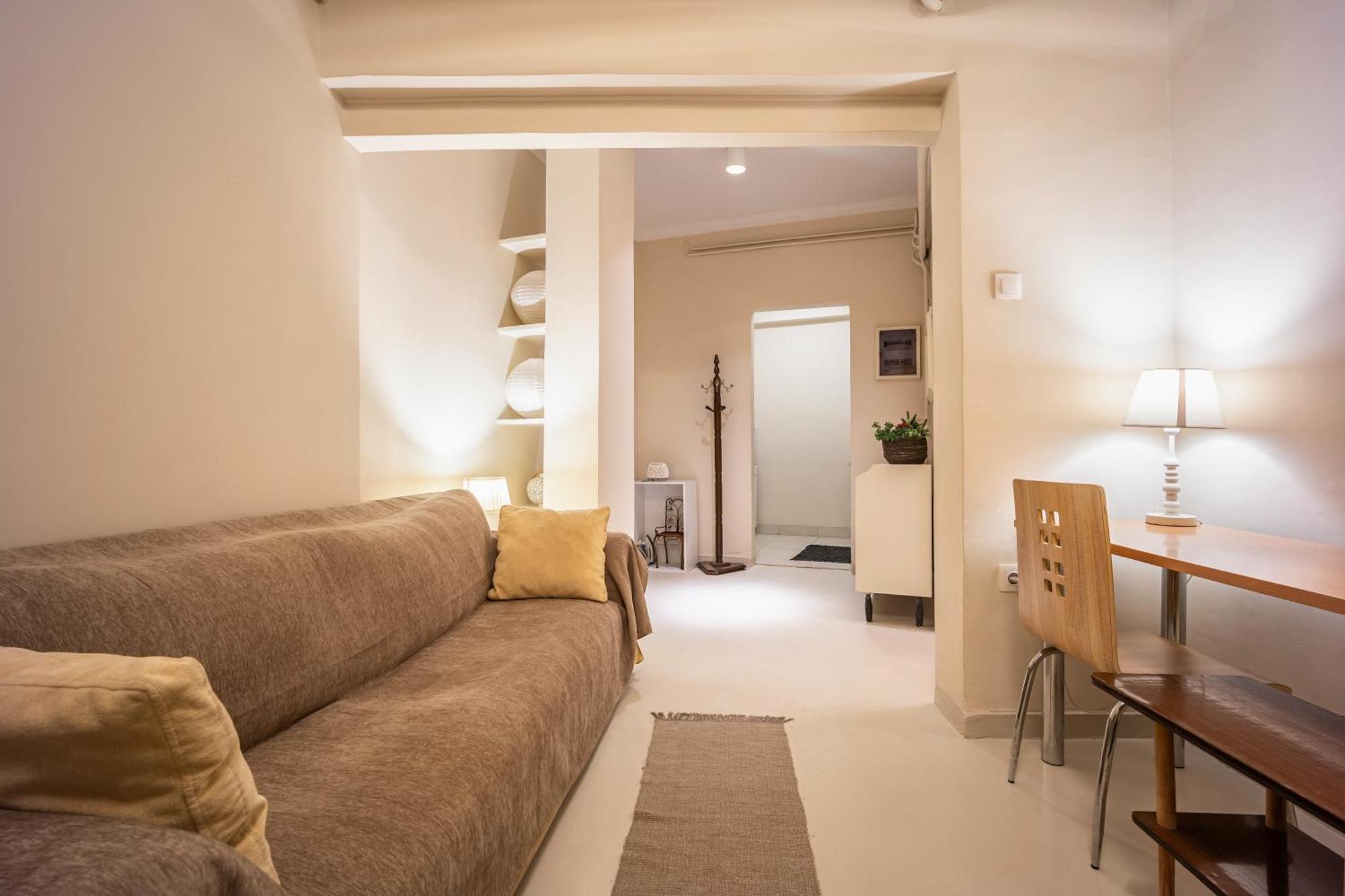 Filopappou Decent Apartment